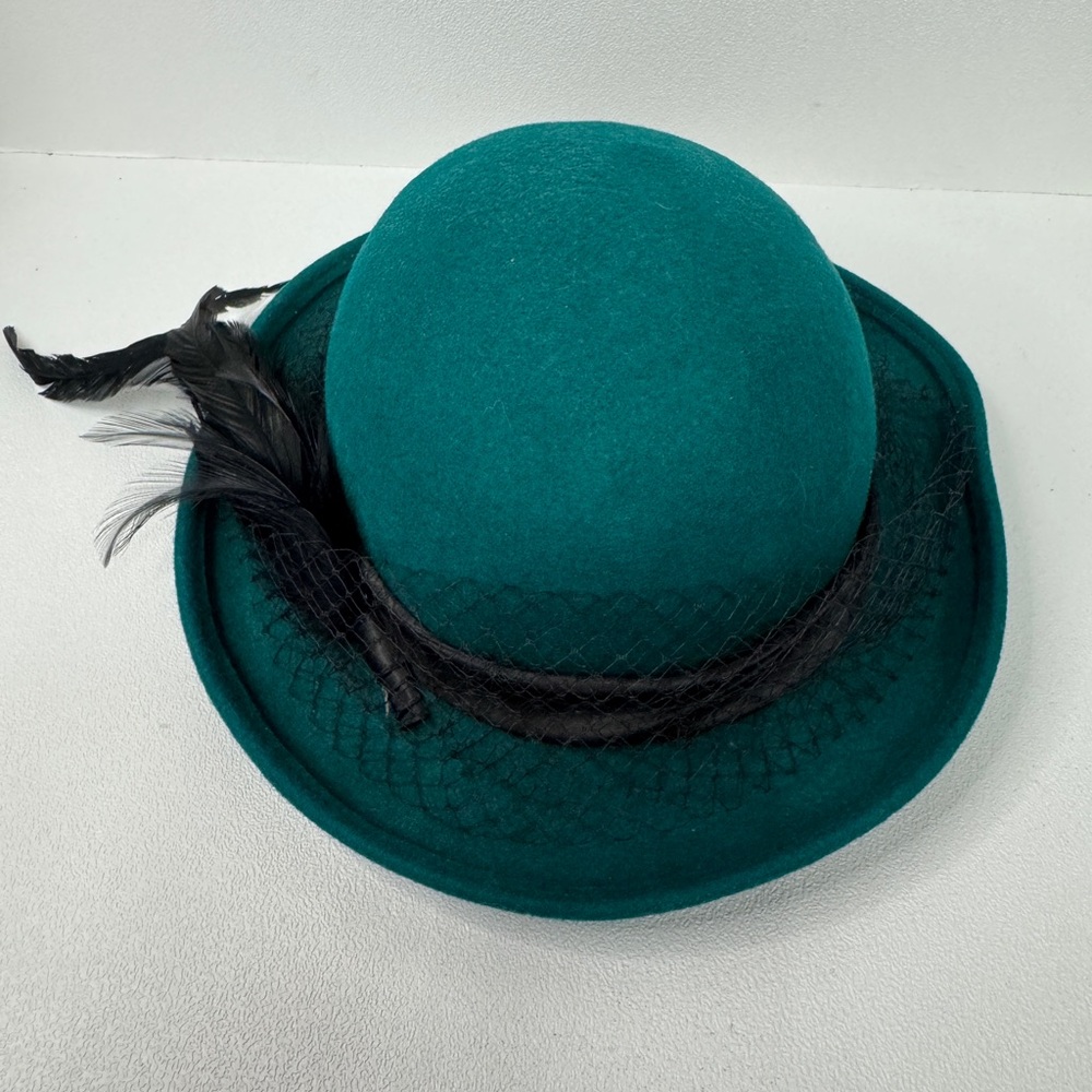 Elegant Teal Emerald Vtg Michael Howard Hat with Black Feather Netting Accent